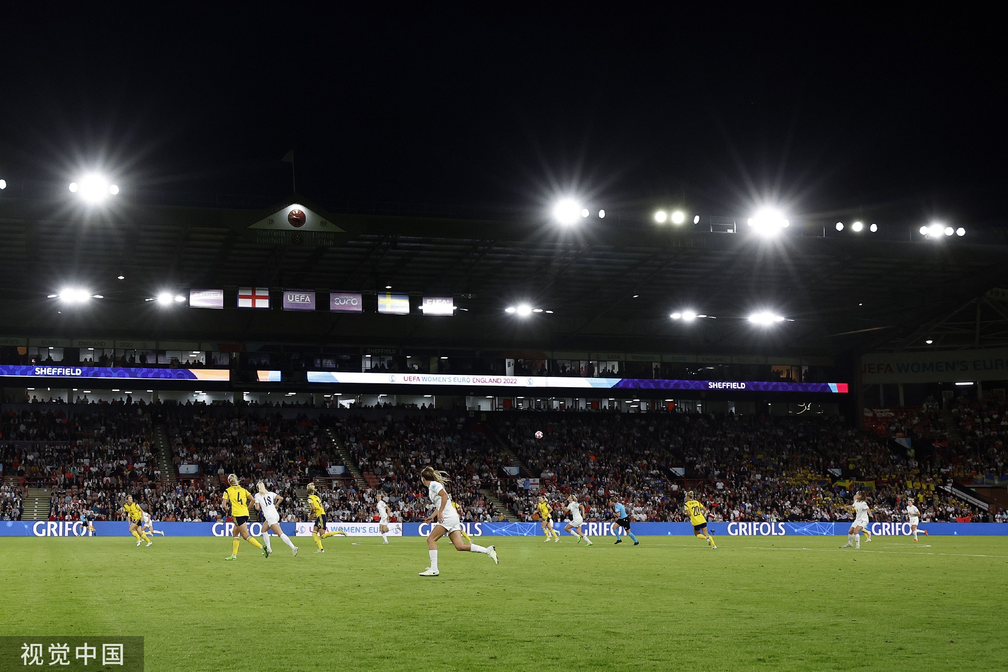 靠着高颜值 靠着高颜值