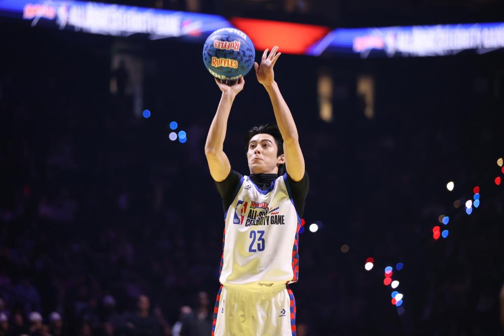 埃拉在中场 埃拉在中场